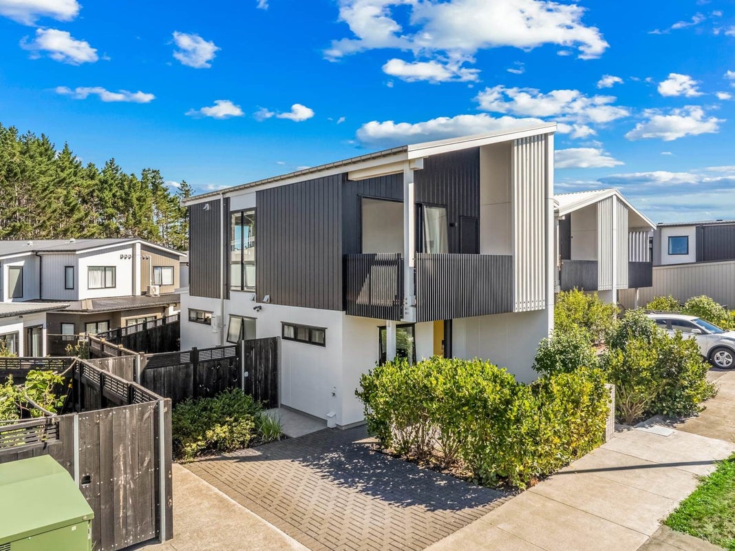 7 Awamarino Way, Westgate, Auckland - Carousel 1