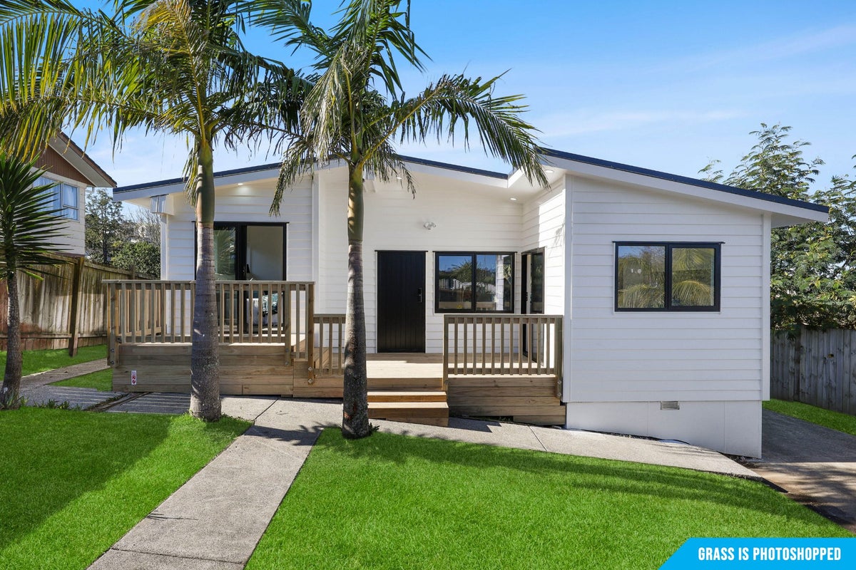 13 Cedar Heights Avenue, Massey, Auckland - Carousel 1