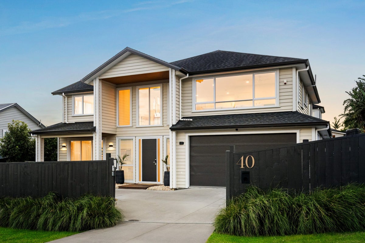 40 Kenmure Avenue, Forrest Hill, Auckland - Carousel 1