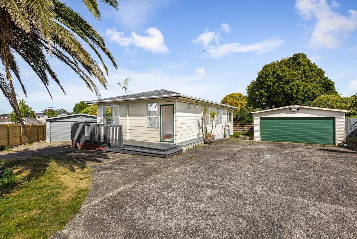 8 Frostbite Place, Ranui, Auckland - Carousel 1