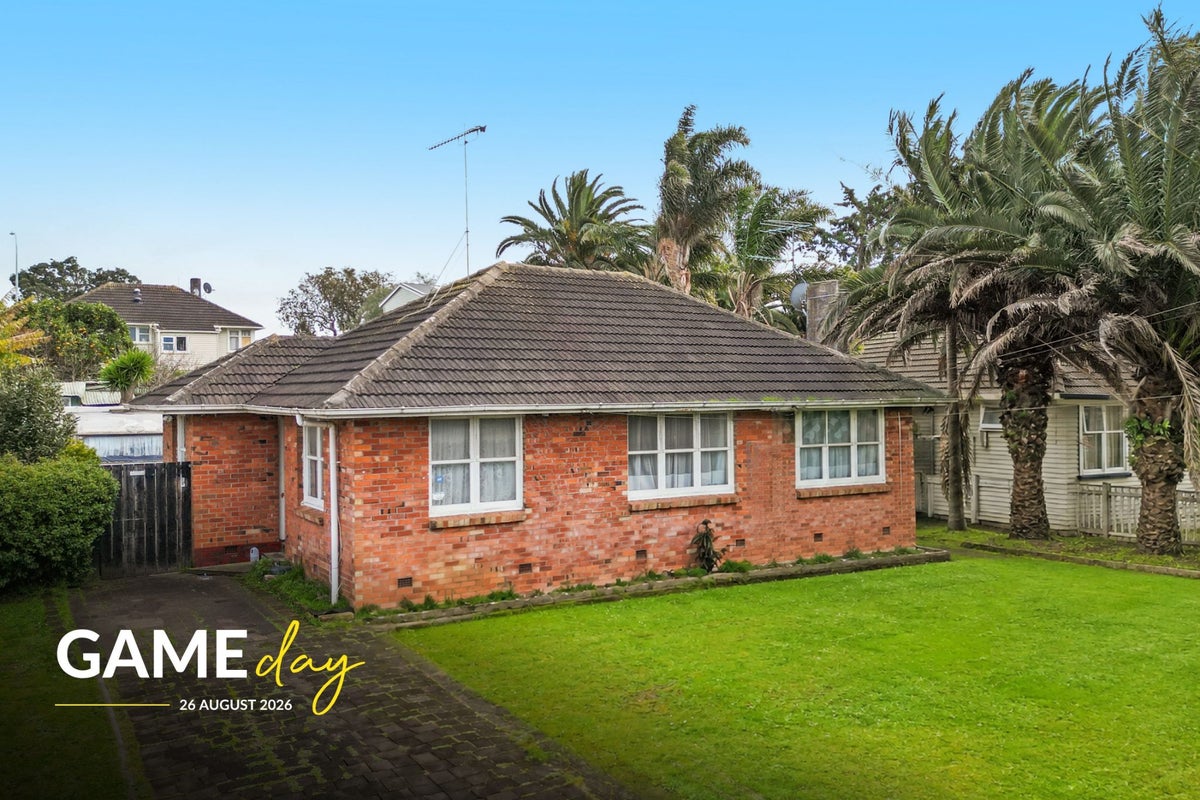 9 Clutha Crescent, Clover Park, Auckland - Carousel 1