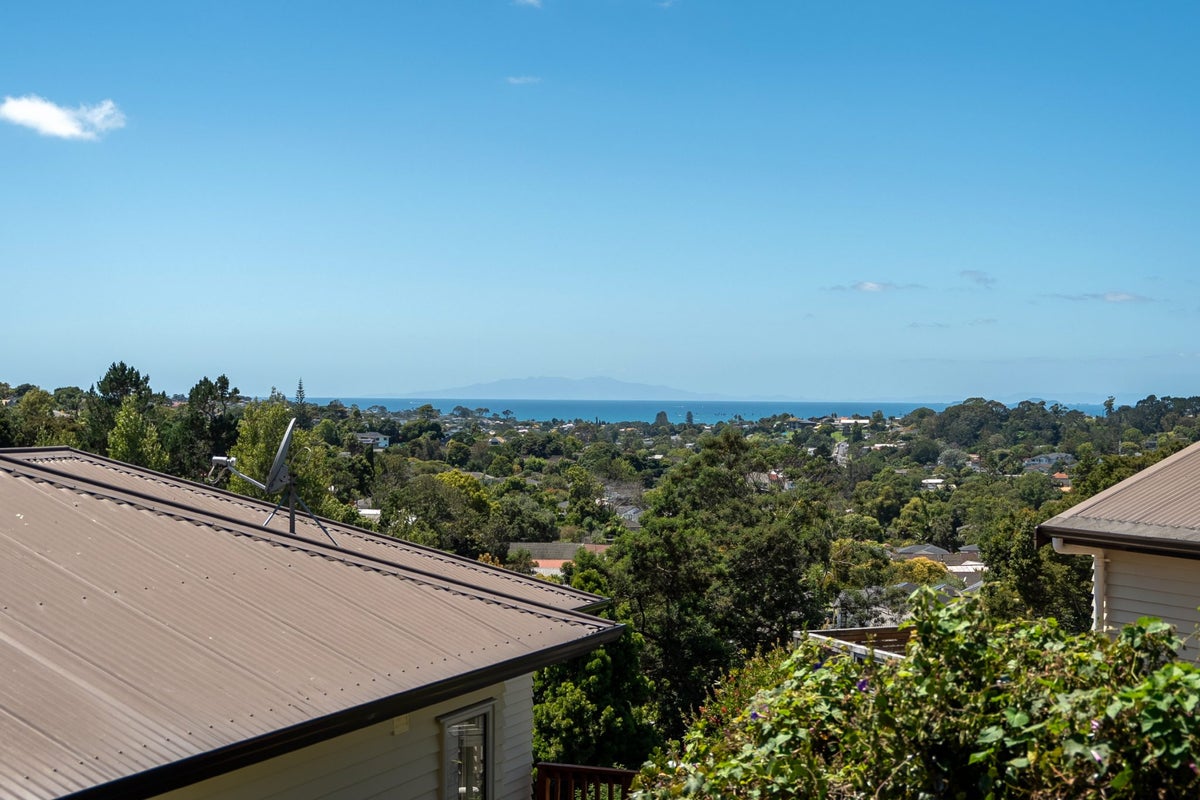 60A Topliss Drive, Northcross, Auckland - Carousel 1