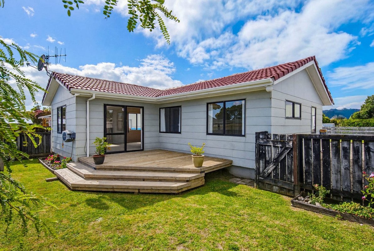 4 Sharda Grove, Paraparaumu Beach, Paraparaumu - Carousel 1