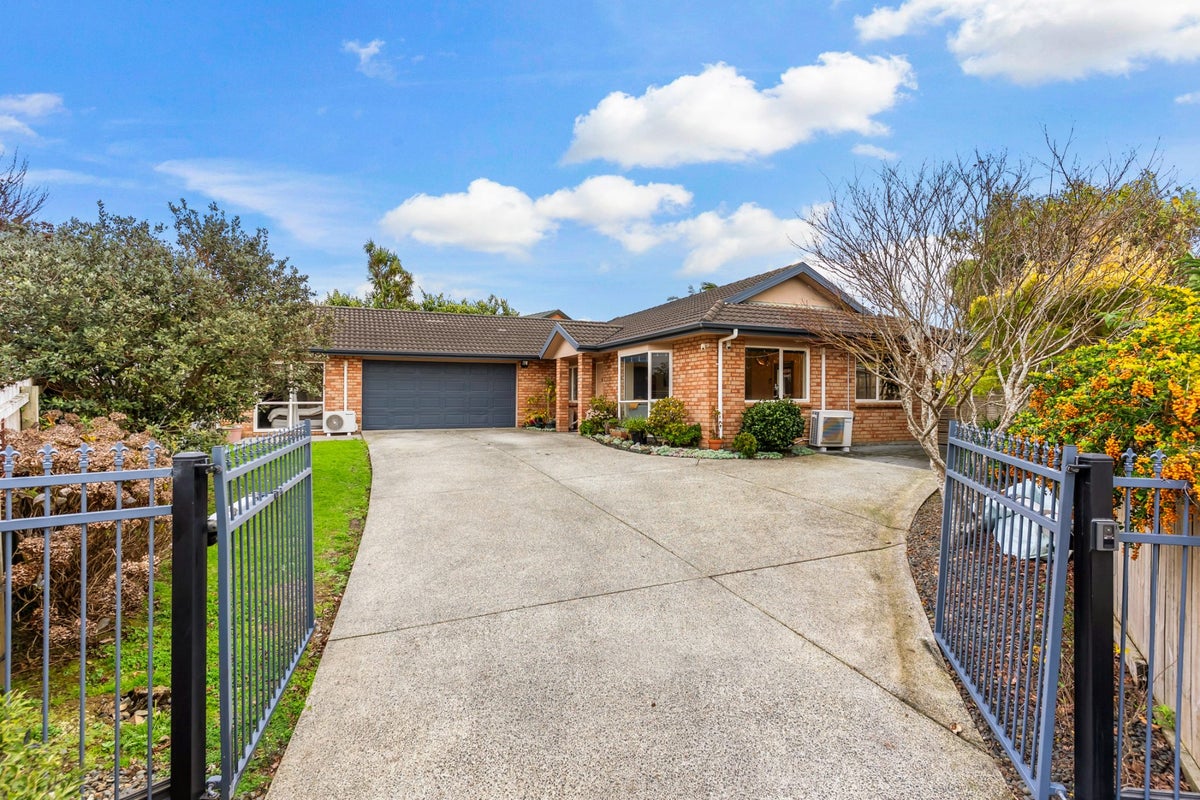 8 Quattro Avenue, Flat Bush, Auckland - Carousel 1