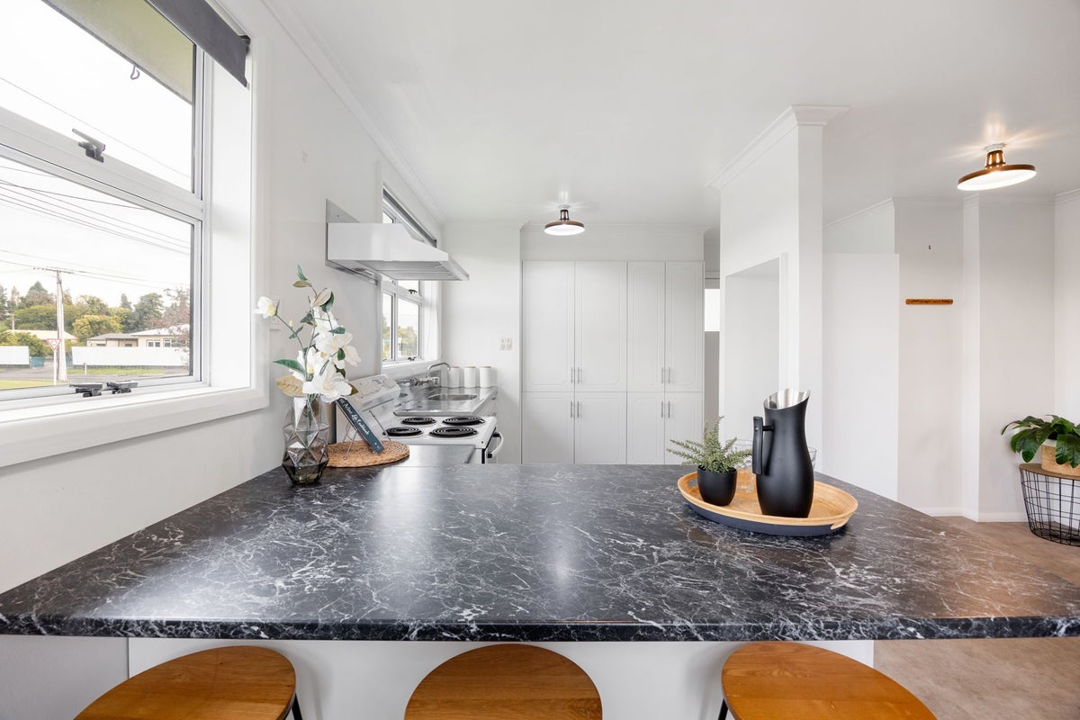 1/10 Pine Avenue, Bader, Hamilton - Carousel 2
