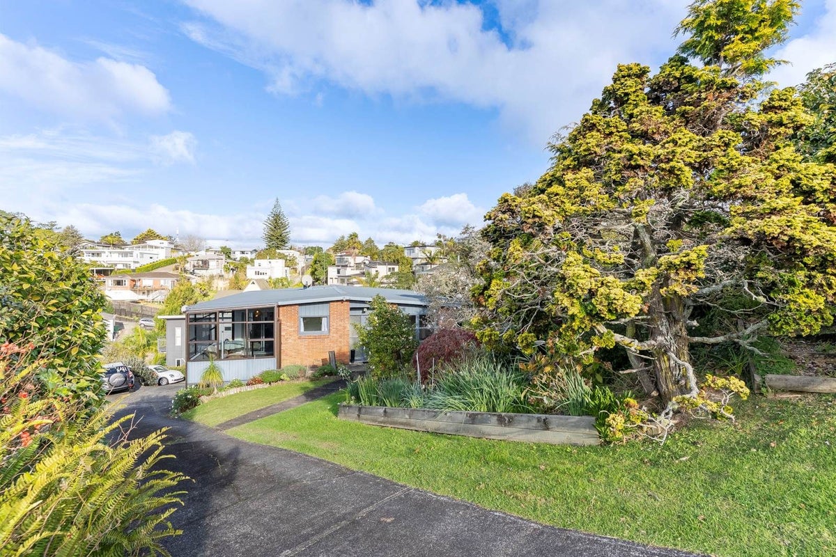 1/4 Elizabeth Place, Mairangi Bay, Auckland - Carousel 2