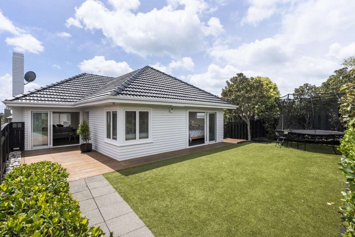 22 Rutherford Terrace, Meadowbank, Auckland - Carousel 1