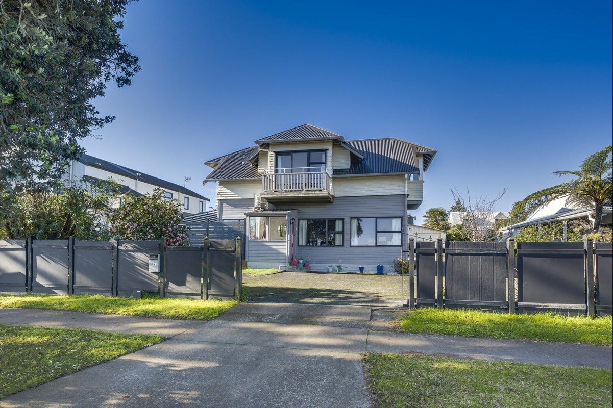 17 Pukeko Place, Westshore, Napier - Carousel 1