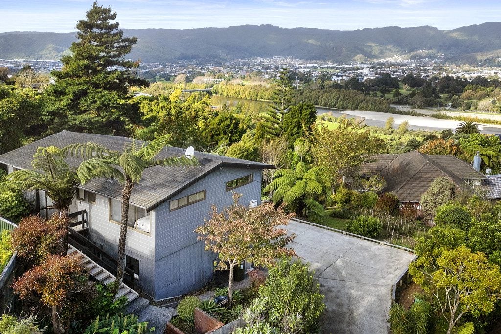 13A Palm Grove, Belmont, Lower Hutt - Carousel 2