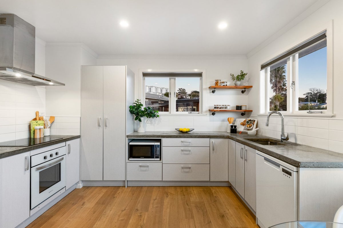 15C Aeroview Drive, Beach Haven, Auckland - Carousel 2
