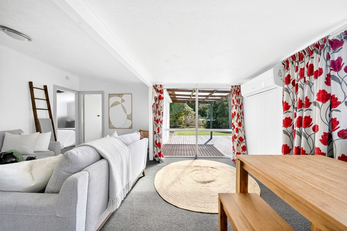 1 Kempton Street, Greytown - Carousel 2