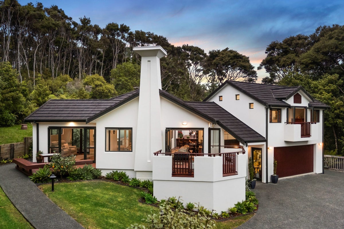 18 Daldys Bush Lane, Bayview, Auckland - Carousel 1