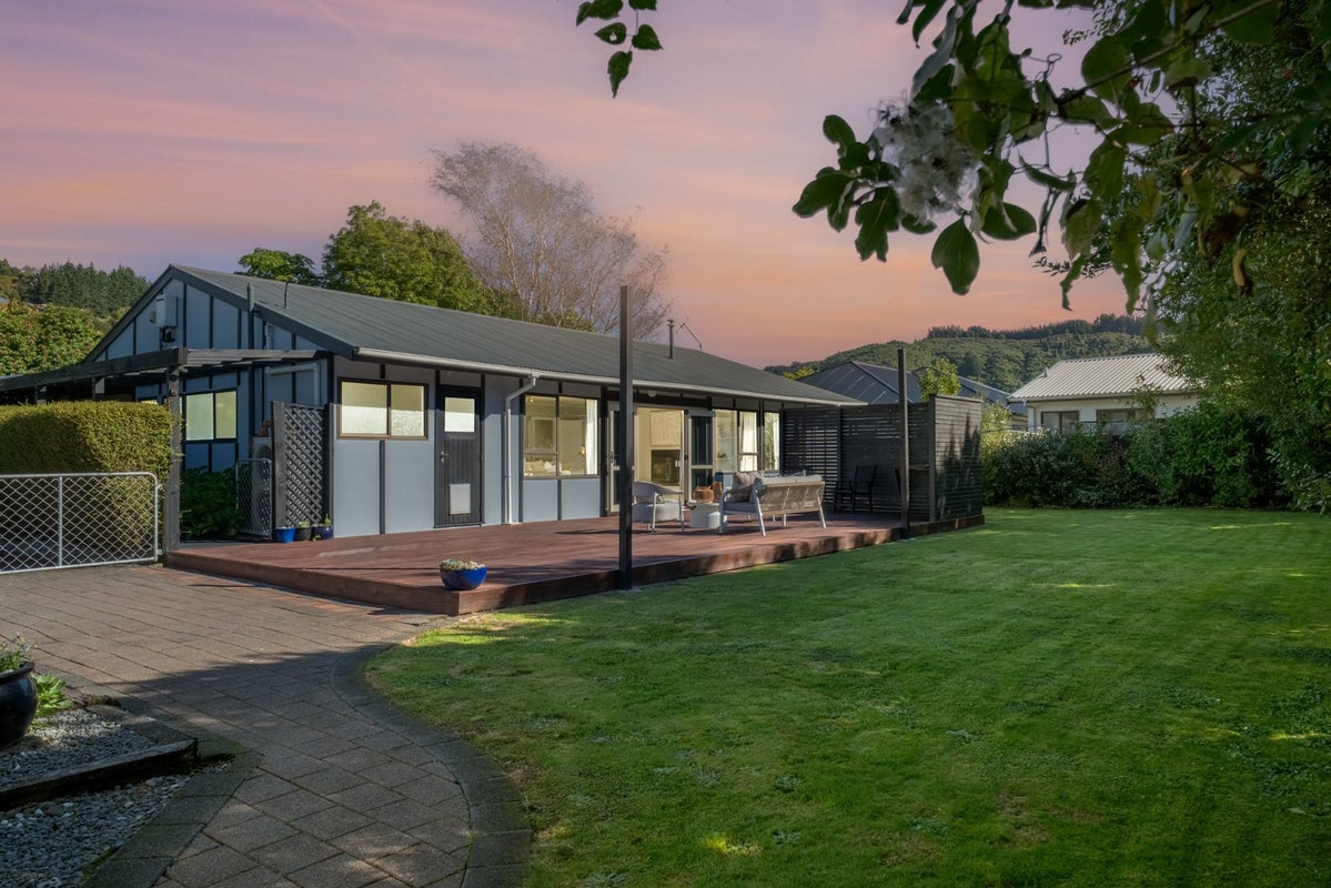 39A Gemstone Drive, Birchville, Upper Hutt - Carousel 1