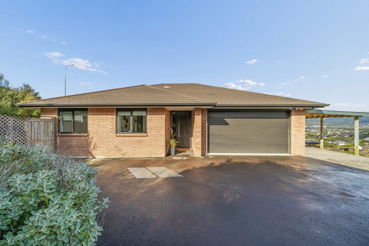 27 Percy Kinsman Crescent, Riverstone Terraces, Upper Hutt - Carousel 1