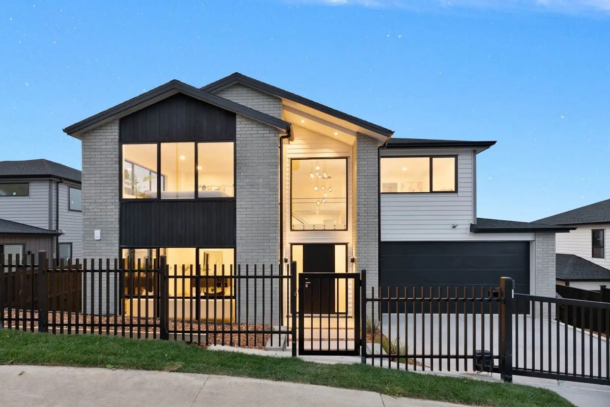 4 Lumber Rise, Swanson, Auckland - Carousel 1