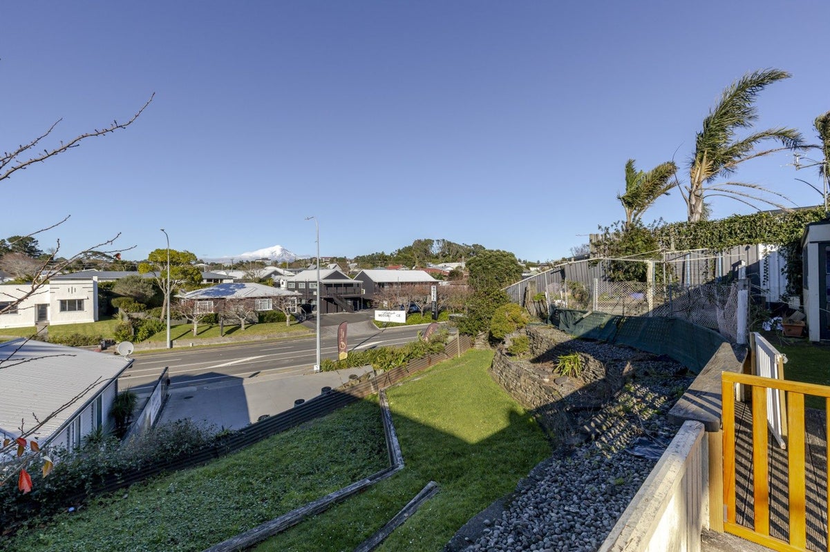 260B Courtenay Street, Strandon, New Plymouth - Carousel 2
