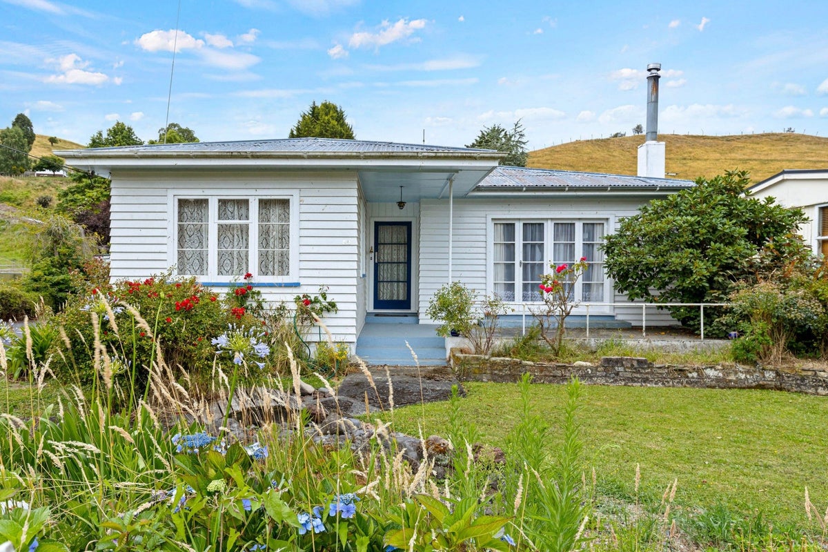45 Goldfinch Street, Taihape, Taihape - Carousel 2