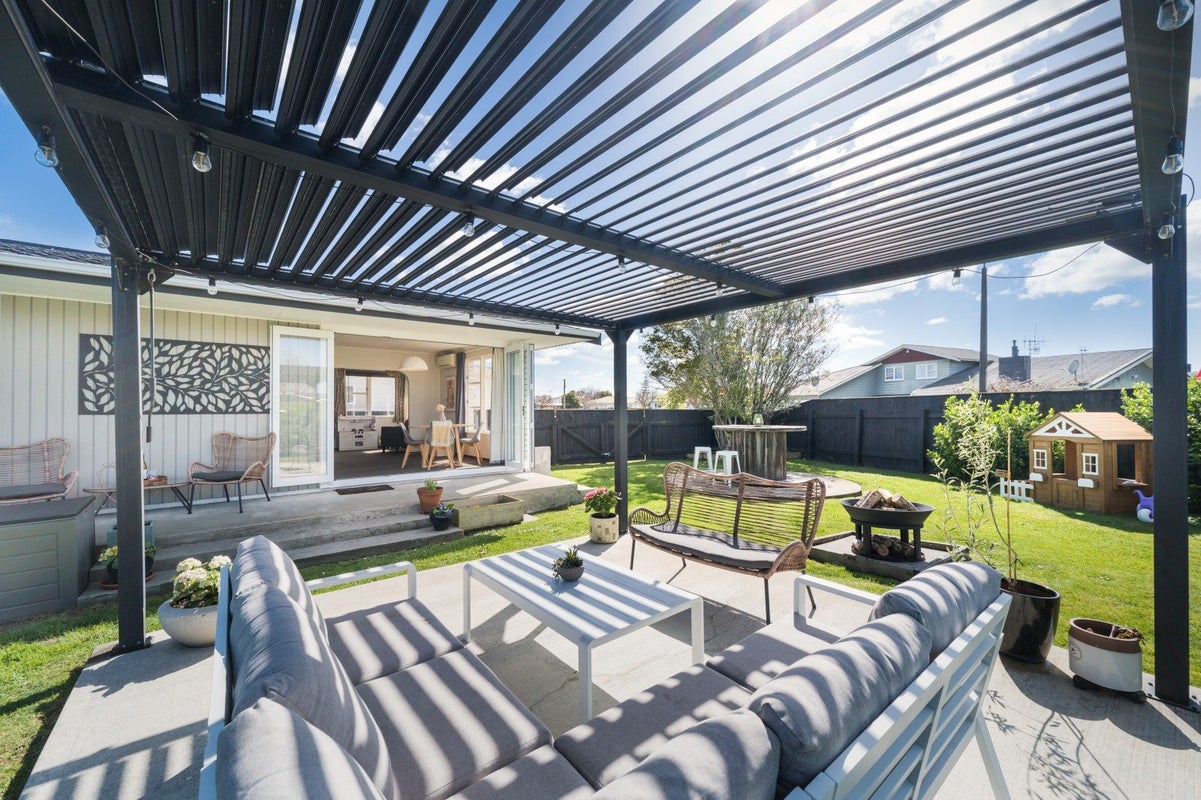 1 Sutherland Crescent, Westbrook, Palmerston North - Carousel 1