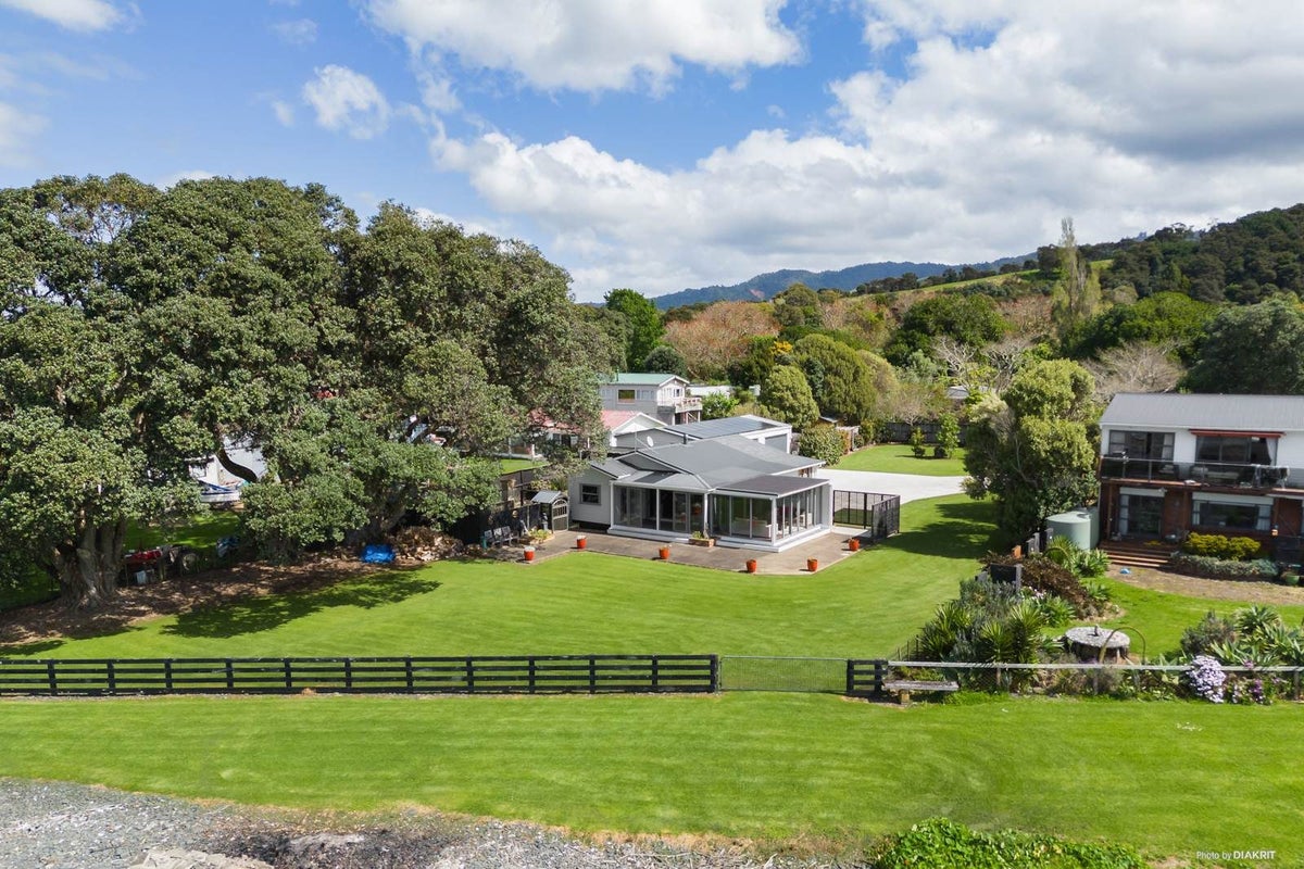 1804 East Coast Road, WHAKATIWAI, MIRANDA - Carousel 2