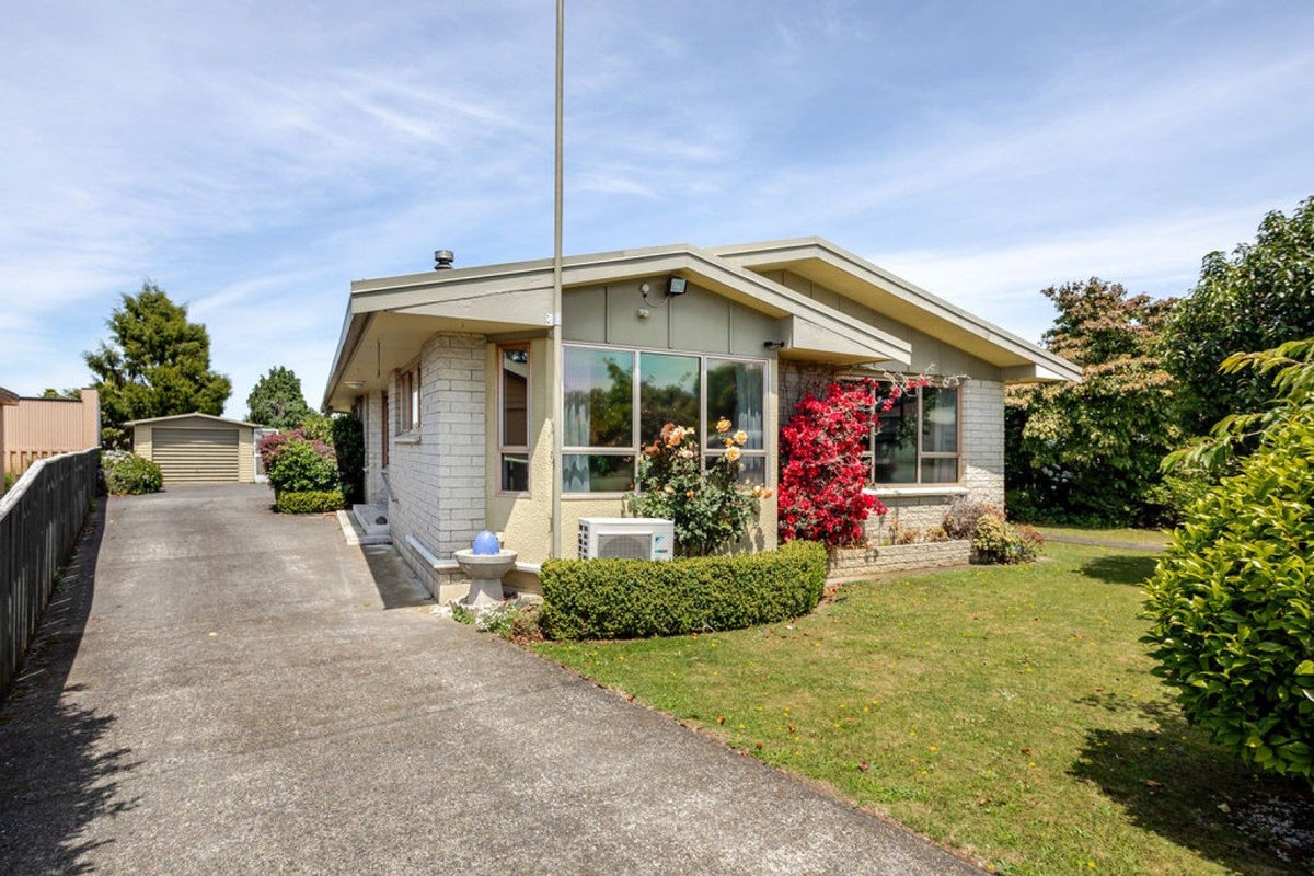 1A Hospital Street, Dannevirke - Carousel 1