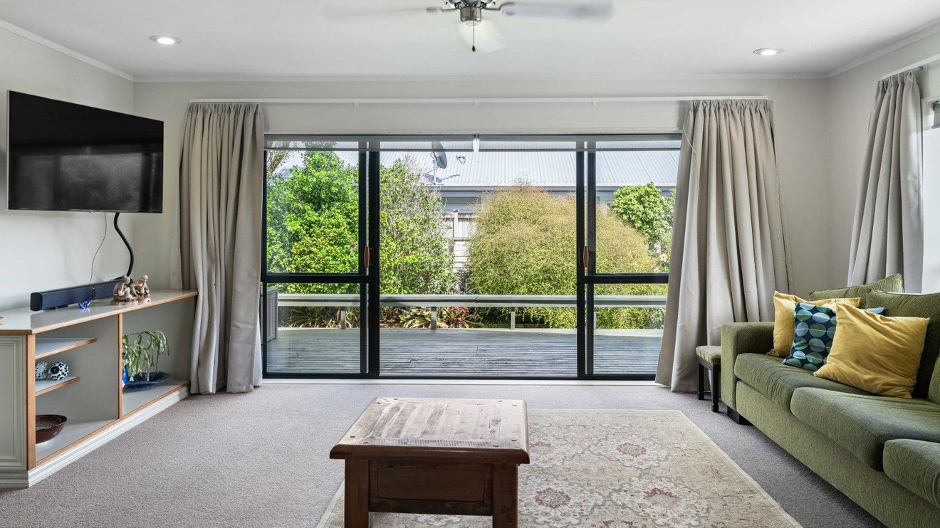 2 Tavarnya Way, Patumahoe, Pukekohe - Carousel 2