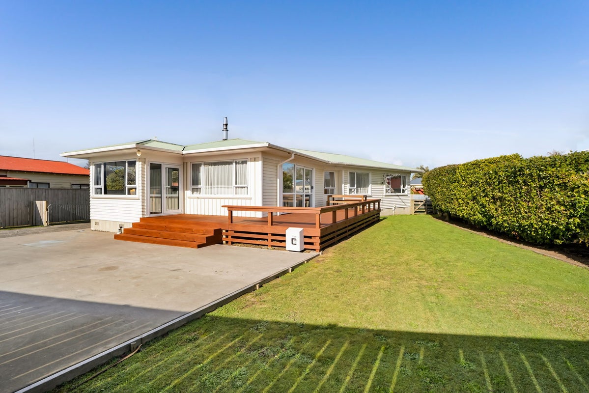 15 Rosalind Street, Stratford, Stratford - Carousel 1