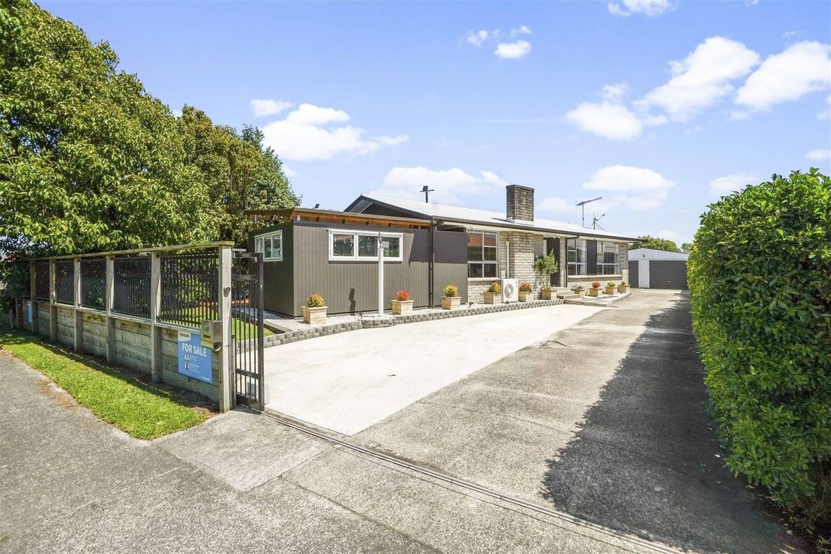 49 Rhonda Avenue, Deanwell, Hamilton - Carousel 2