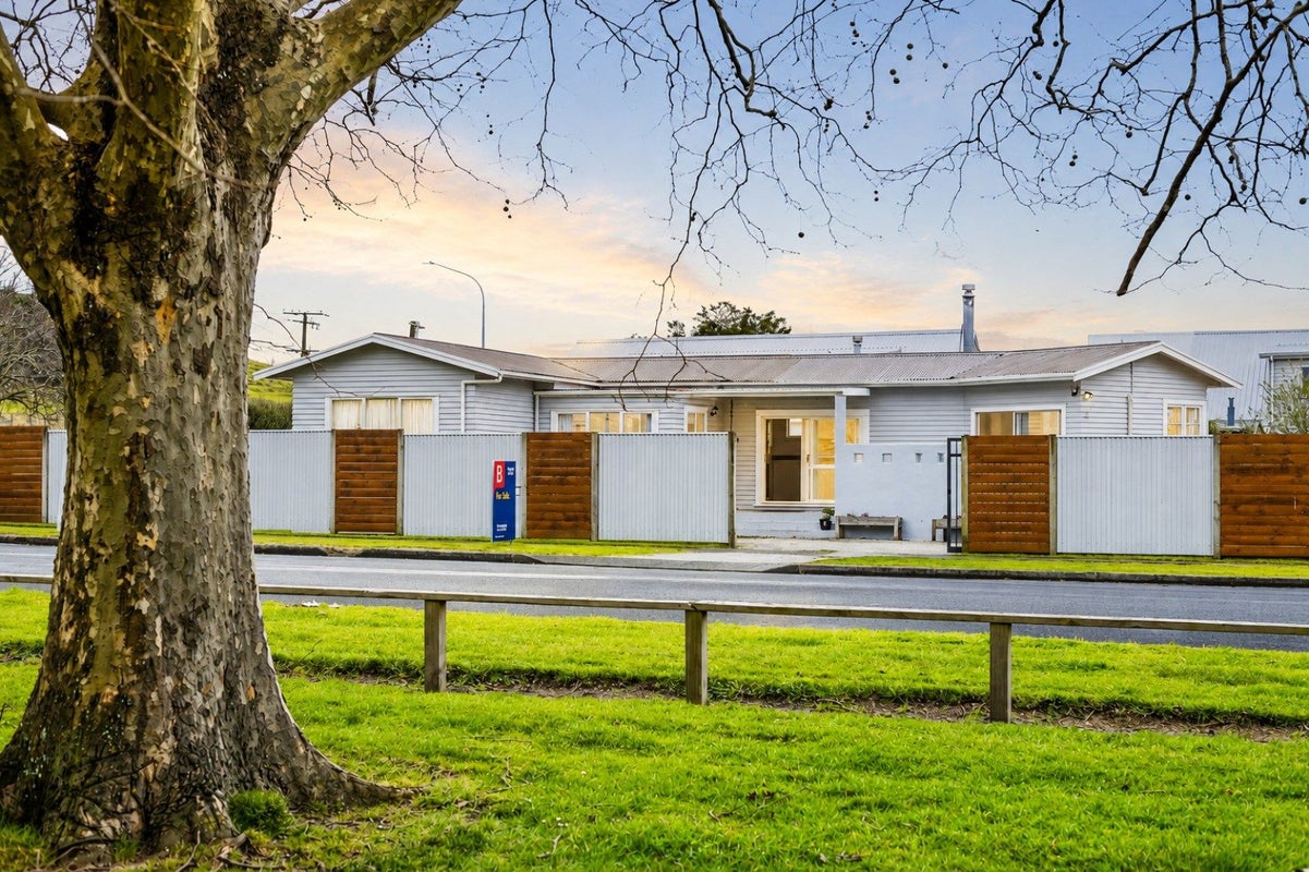 2 Worsley Street, Tamarau, Gisborne - Carousel 1