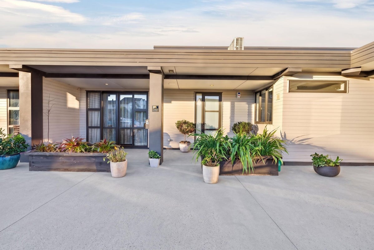 2/176 Mcleod Road, Te Atatu South, Auckland - Carousel 1