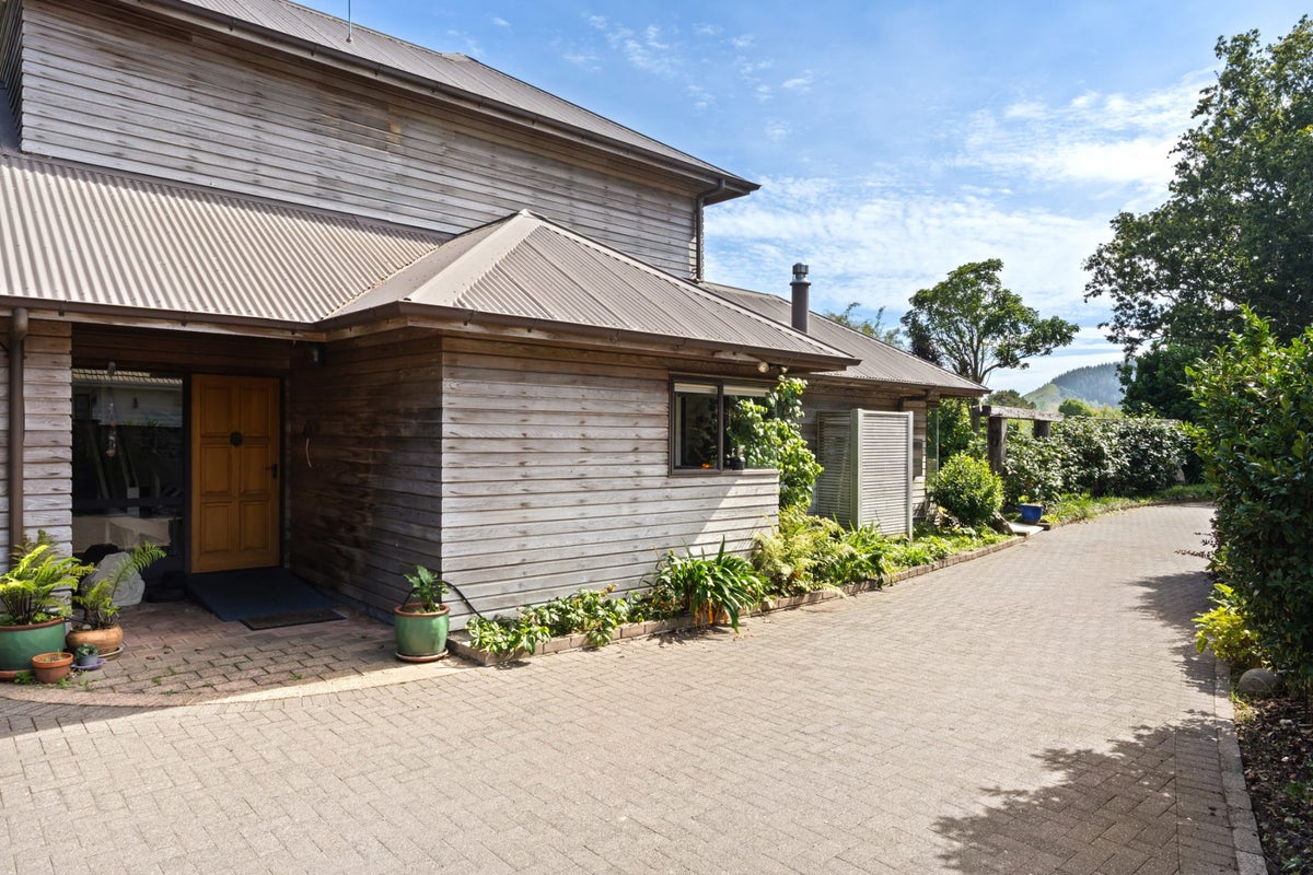 1 Owen Road, Inner Kaiti, Gisborne - Carousel 16