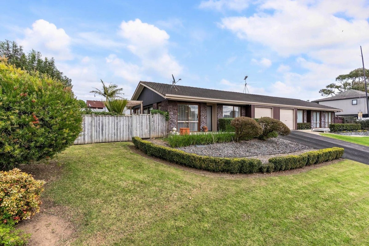 1/2 Clyside Avenue, Half Moon Bay, Auckland - Carousel 1
