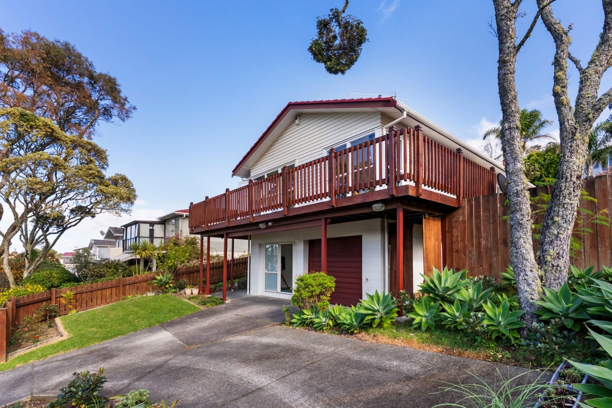 20 Arosa Place, Forrest Hill, Auckland - Carousel 2