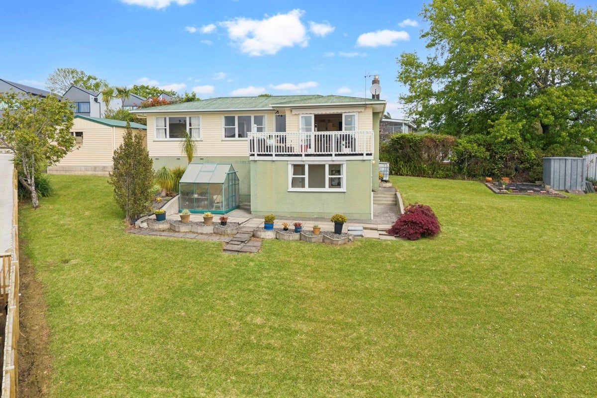 18 Cherry Road, Bucklands Beach, Auckland - Carousel 1