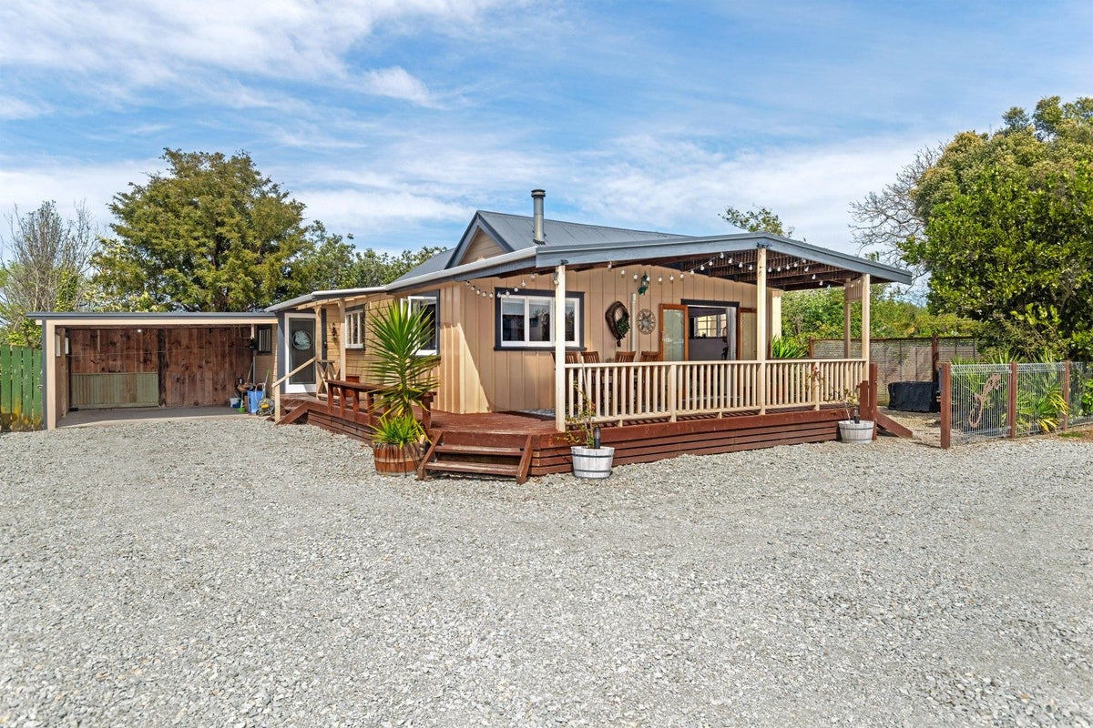 15 Domain Road, Ormond, Gisborne - Carousel 1