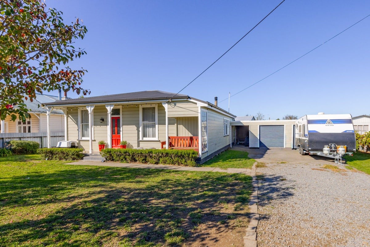 8 Russell Street, Otane - Carousel 1