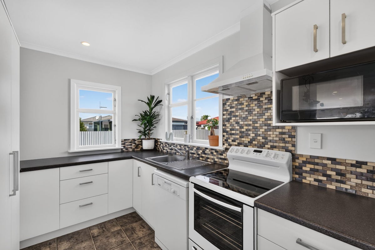 17 Hinton Road, Taradale, Napier - Carousel 2