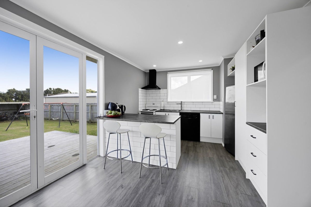 18 Whitcombe Road, Opunake - Carousel 1