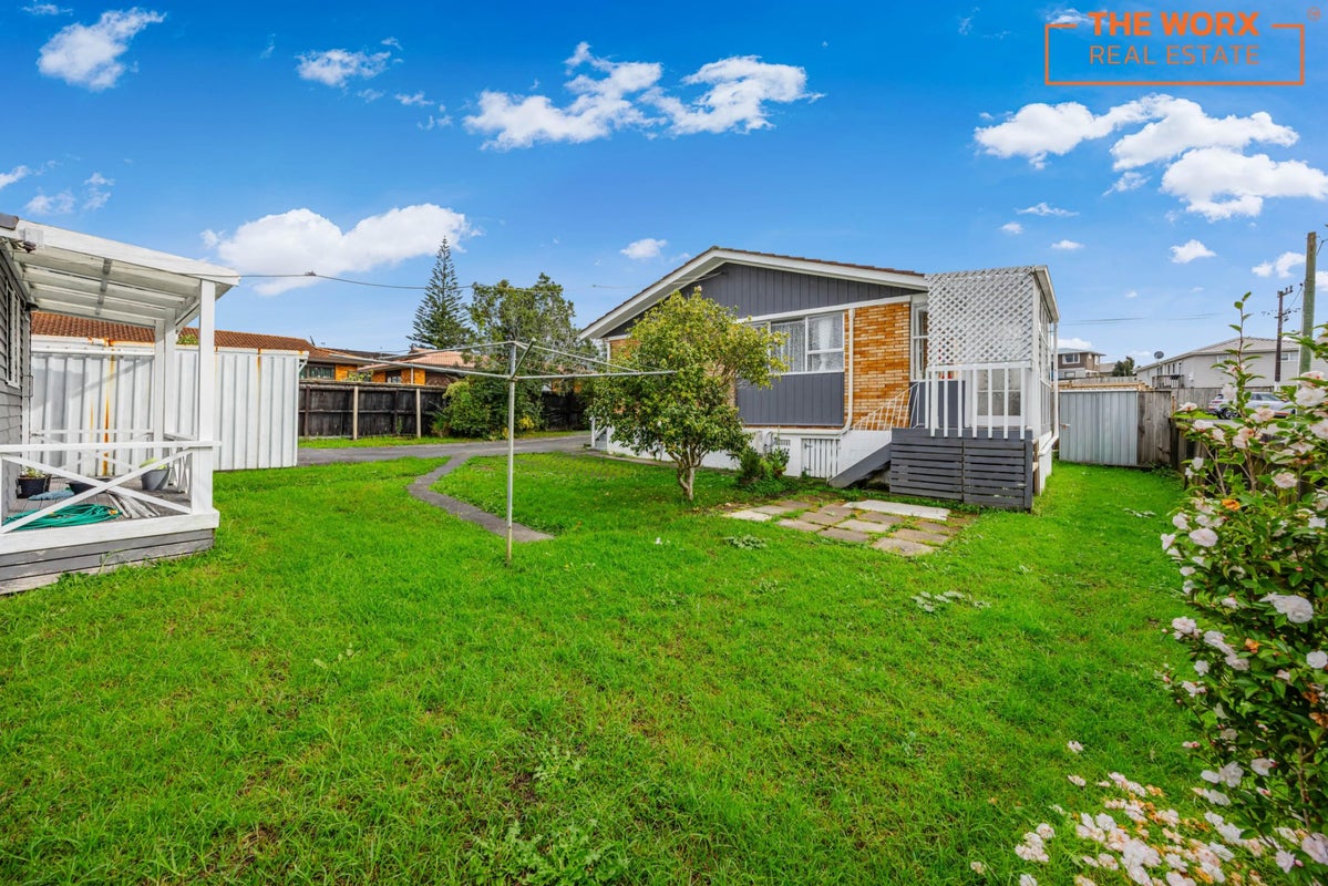 2/17 Roberts Road, Te Atatu South, Auckland - Carousel 1