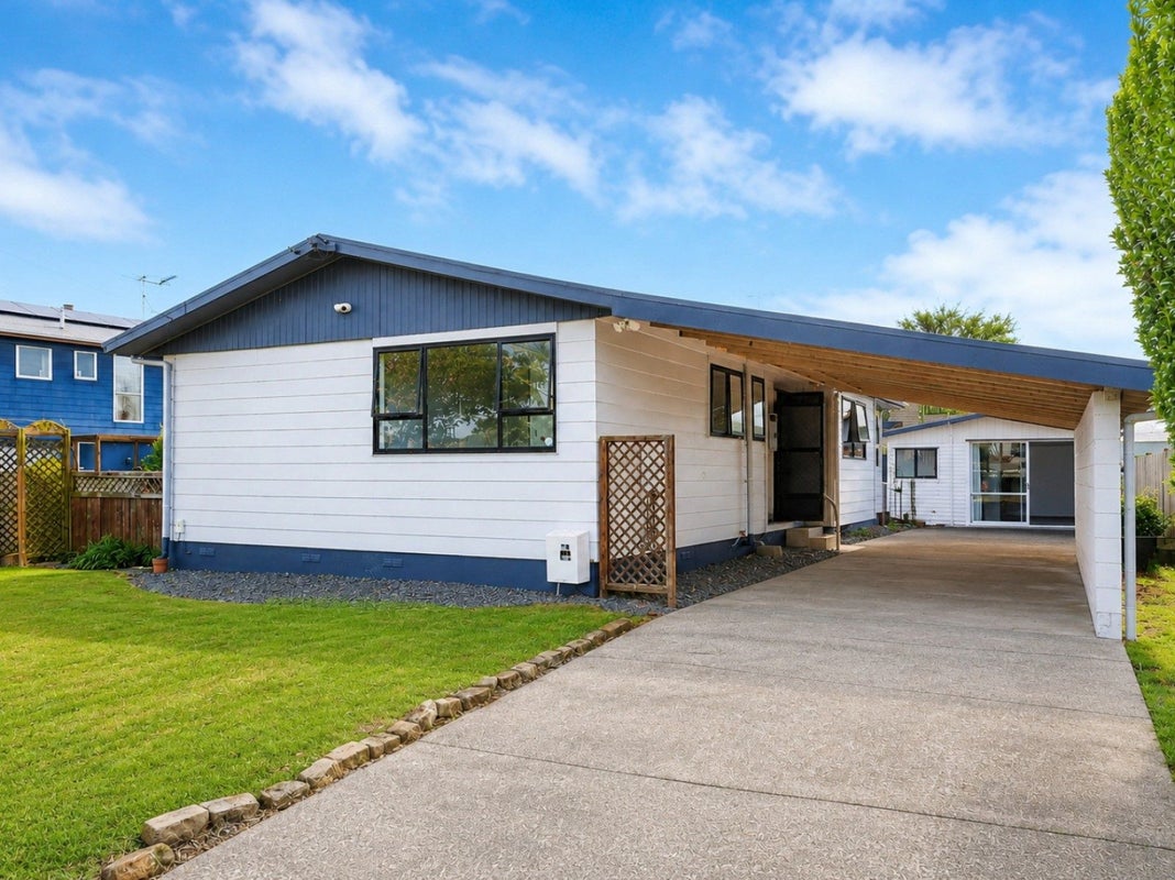69 Lewis Street, Glenview, Hamilton - Carousel 1