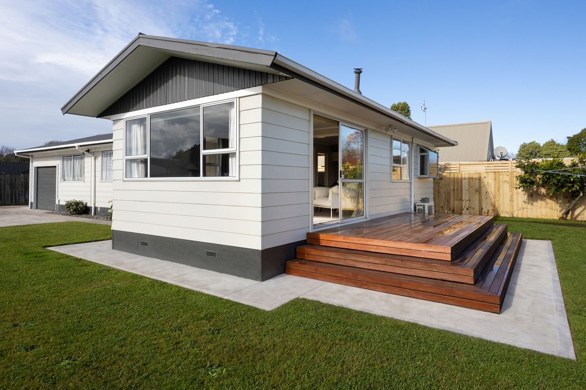 5 Ash Place, Pukete, Hamilton - Carousel 1