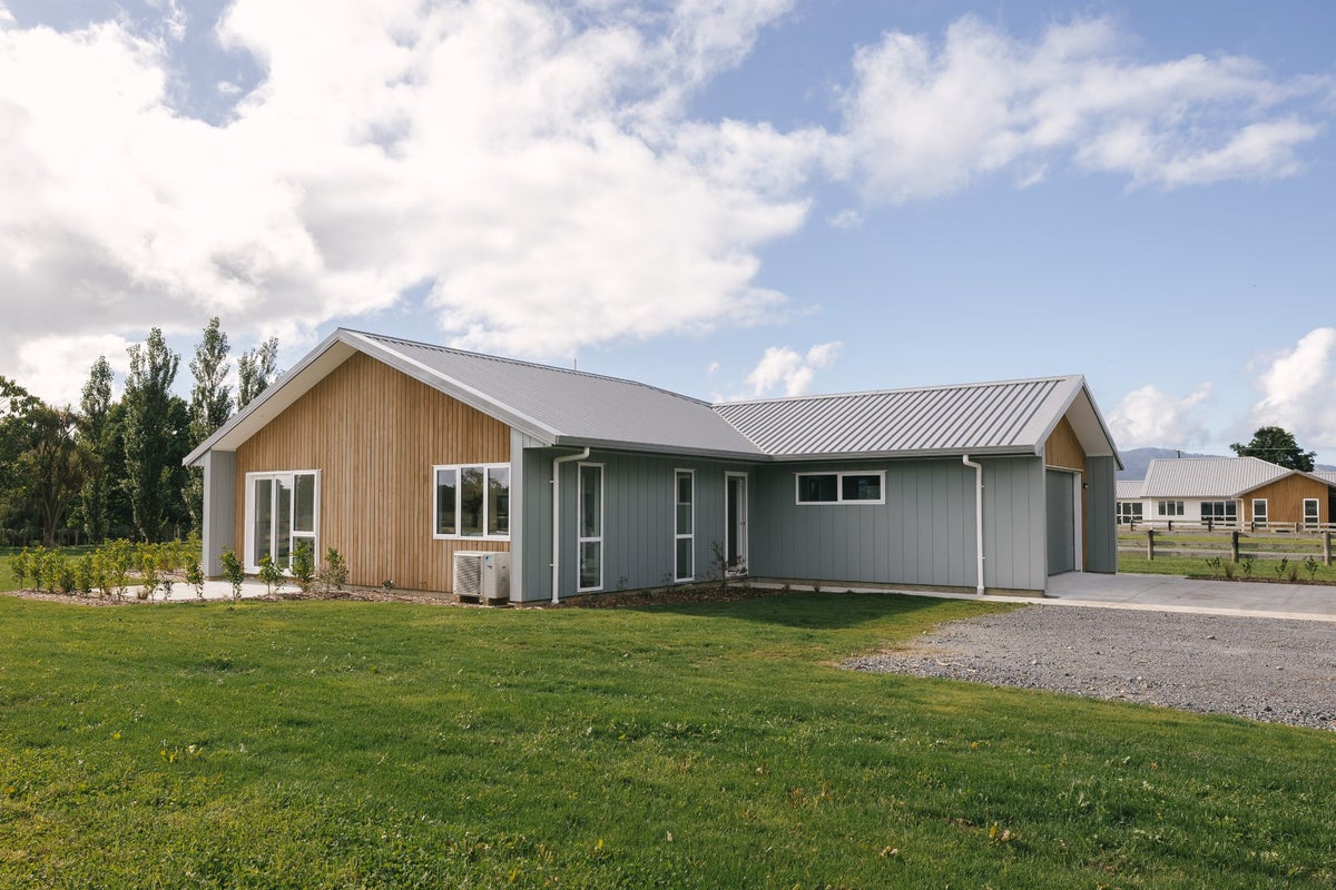 10 Coach House Lane, Ohau, Ohau - Carousel 1