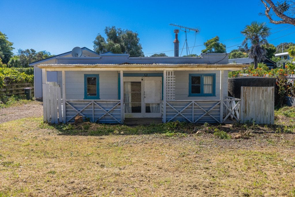 8 Manuka Road, Oneroa, Waiheke Island - Carousel 2