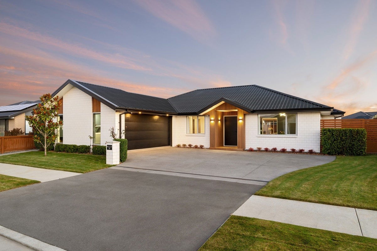 38 Halpin Drive, Lincoln, Lincoln - Carousel 1