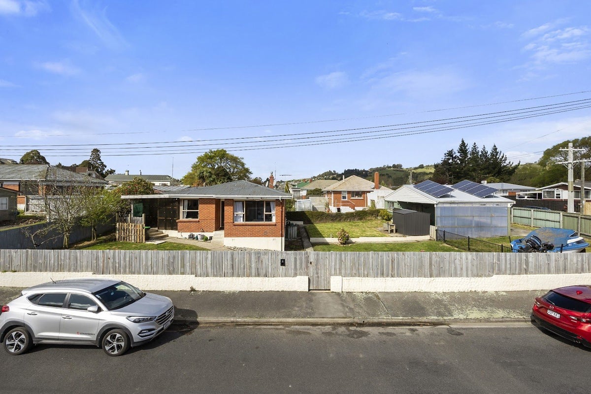 2 Pottinger Street, Green Island, Dunedin - Carousel 1