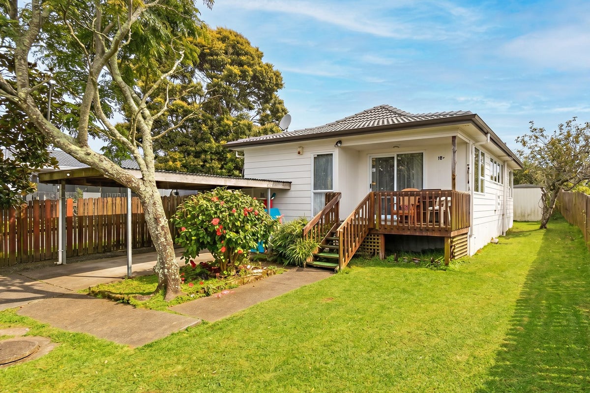 1/18 Etherton Drive, Weymouth, Auckland - Carousel 1