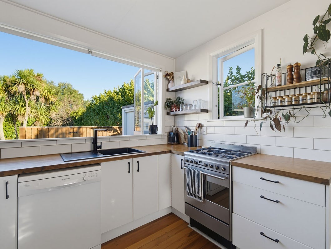 11 Rutherford Road, Marewa, Napier - Carousel 2