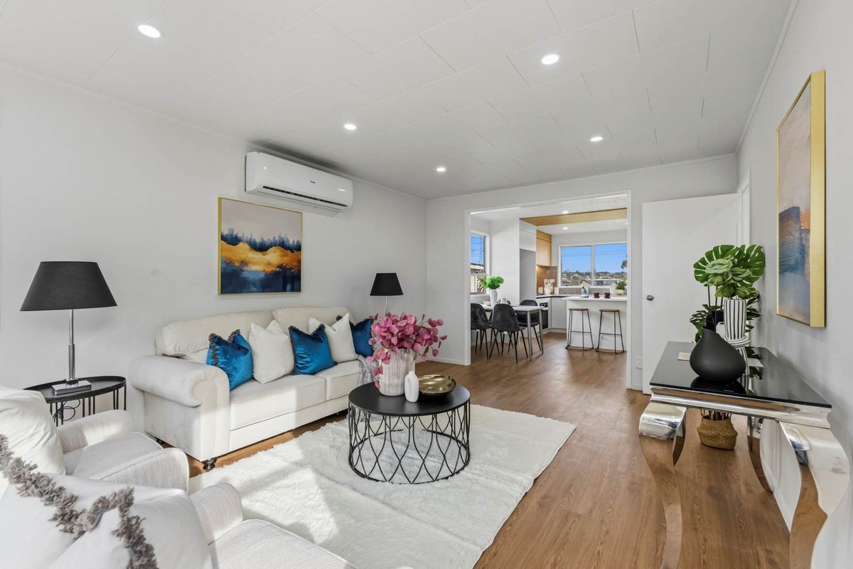 93 Flat Bush Road, Clover Park, Auckland - Carousel 2