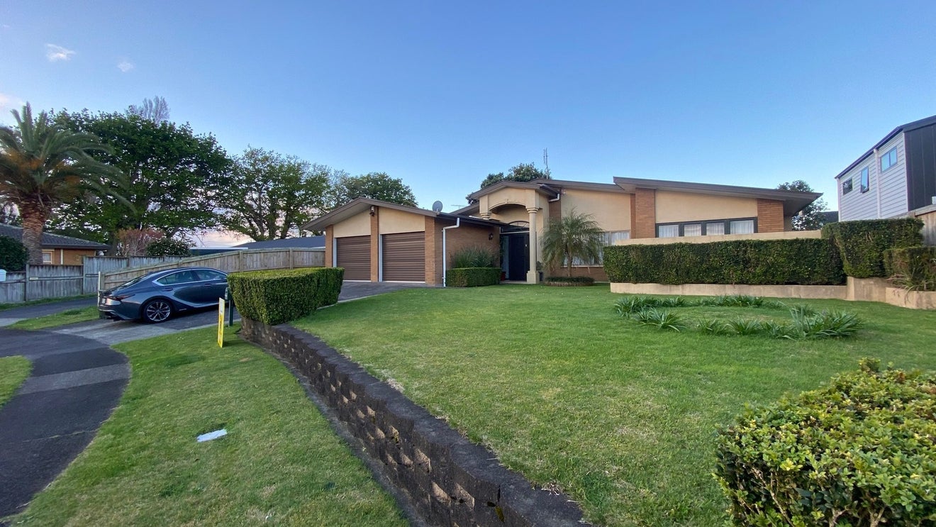 5 Tulloch Place, Conifer Grove, Takanini - Carousel 1