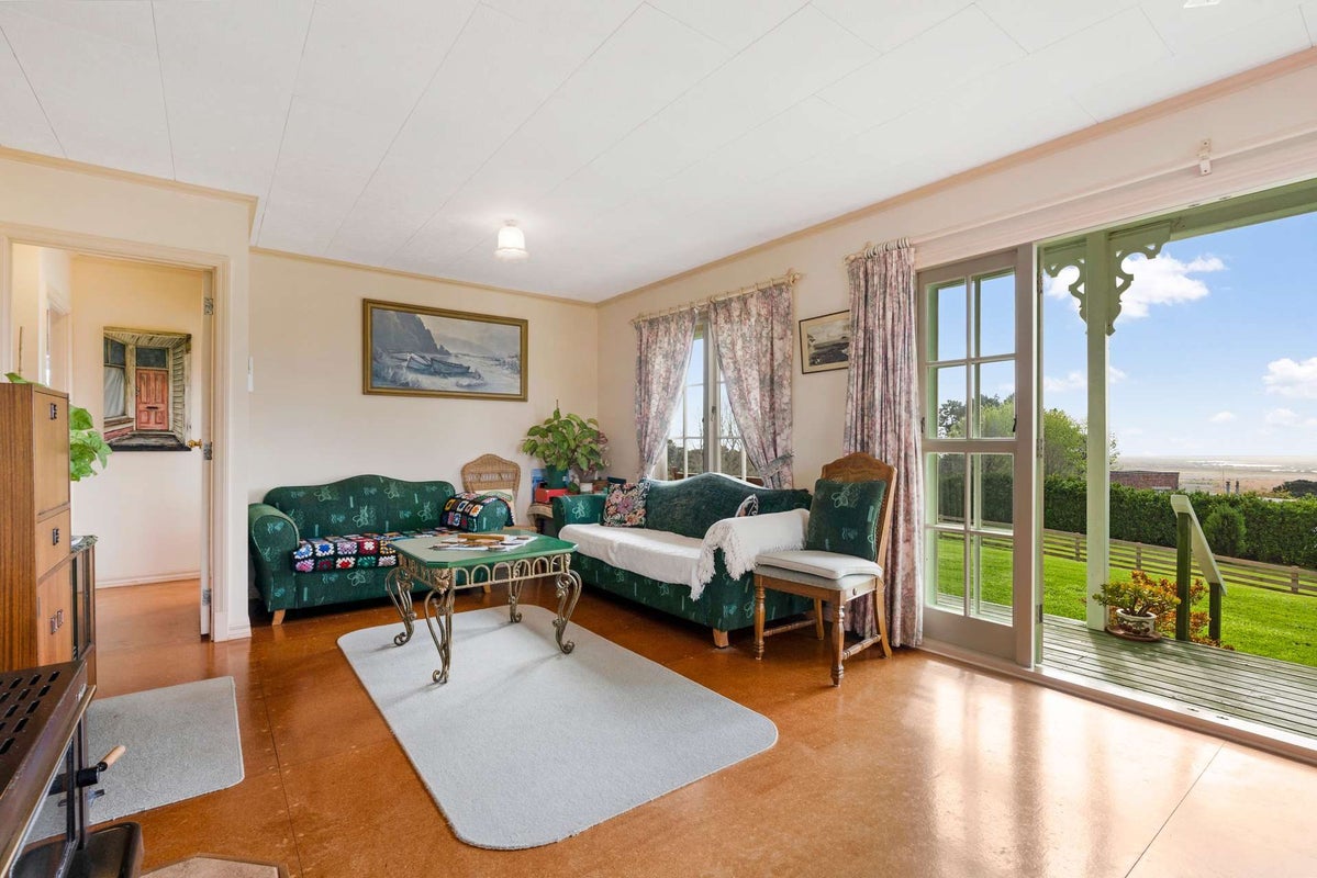 5 McLeod Road, South Head, Helensville - Carousel 2