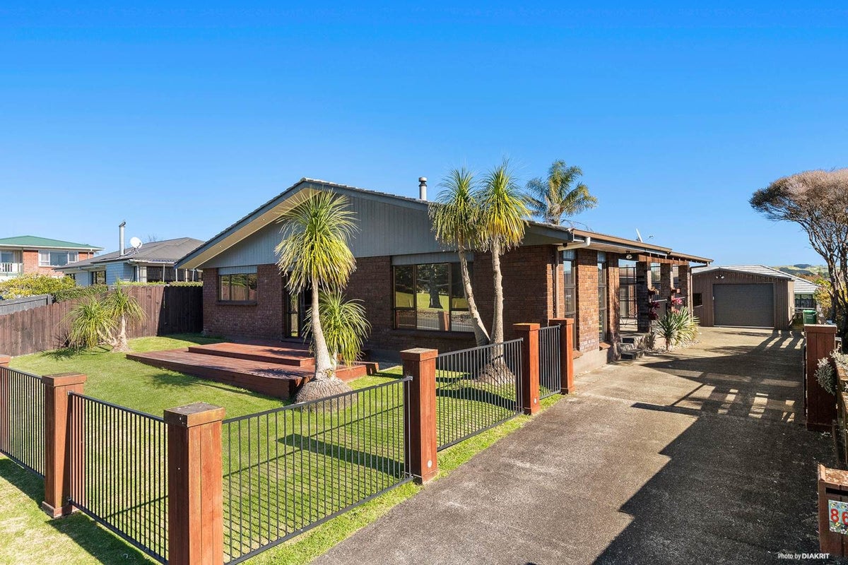 86 Racecourse Road, Waiuku, Waiuku - Carousel 2
